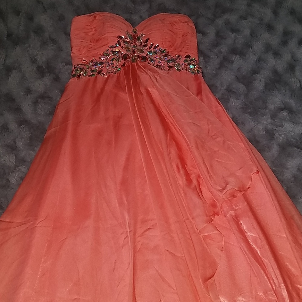 Peach Diamonded prom dress💗 - Picture 2 of 4